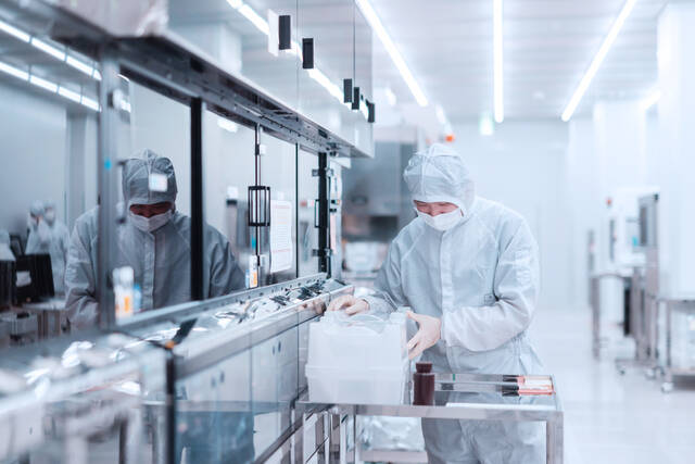 올해 7월 경상수지가 반도체 수출 호조에 힘입어 흑자를 기록했다. 사진은 SK머티리얼즈퍼포먼스 소재 공정 전경.(기사 내용과 무관) /SK에코플랜트