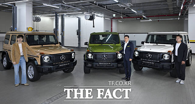 배우 이동휘와 차범근 전 감독, 추신수 전 야구선수(왼쪽부터)가 4일 오전 서울 서초구 메르세데스-벤츠 방배 서비스센터에서 열린 G-클래스 스트롱거 댄 더 1980 에디션 출시 행사에서 포즈를 취하고 있다. /장윤석 기자