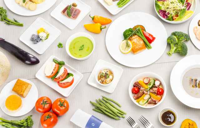 대한항공은 최근 건강 트렌드와 승객 의견 등을 반영해 식사 조절식 재료와 조리법을 향상한 메뉴 7종을 재단장했다. 대한항공 신규 식사 조절식. /대한항공