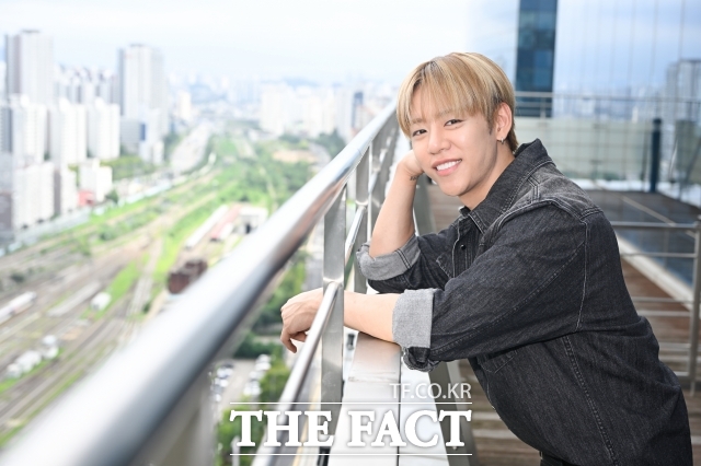 신곡 행로는 청량한 기타 사운드와 드라이브감 있는 밴드 편곡이 어우러진 곡이다. 청춘의 방황과 불완전함에도 굴하지 않고 다시 일어서서 결국 자신만의 리듬으로 길을 찾아 나아가는 희망적인 메시지를 담았다. /장윤석 기자