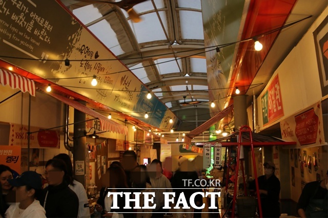 진주중앙시장 청년몰에서 맥주축제 호프 1884를 운영한다. /진주시