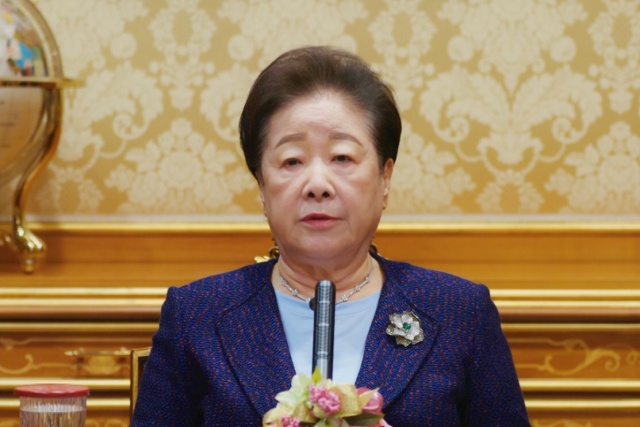 김건희 여사 연루 의혹들을 수사하는 민중기 특별검사팀은 오는 8일 건진법사·통일교 청탁 의혹을 받는 한학자 세계평화가정연합(통일교) 총재를 피의자 신분으로 불러 조사할 예정이다. 건진법사 전성배 씨는 같은 날 구속기소할 방침이다. /통일교