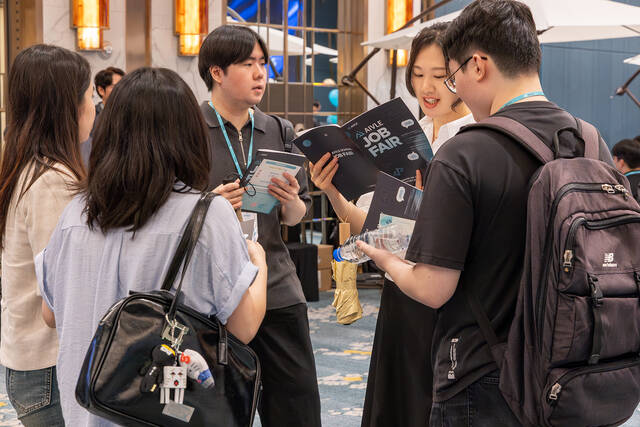 KT가 자사 인재 양설 프로그램 에이블스쿨(KT AIVLE School) 교육생 400명을 대상으로 채용박람회를 개최했다. /KT