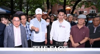  재건축 법적 상한용적률 확대 도입1호 아파트 찾은 오세훈-오언석 [포토]