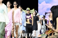  '시선 사로잡는 디자인'...서울패션위크 '라이' 패션쇼 [TF사진관]