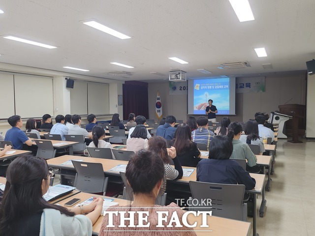5일 대전서부교육지원청이 직원들을 대상으로 2025년 부패방지·청렴교육을 진행하고 있다. /대전시교육청