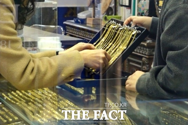귀금속 매장 보습, 위 사진은 해당 기사와 무관함 /더팩트 DB