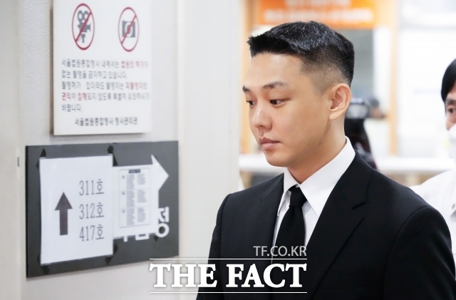 배우 유아인의 근황이 DJ 페기구가 자신의 소셜 미디어에 올린 사진을 통해 공개됐다. /더팩트 DB