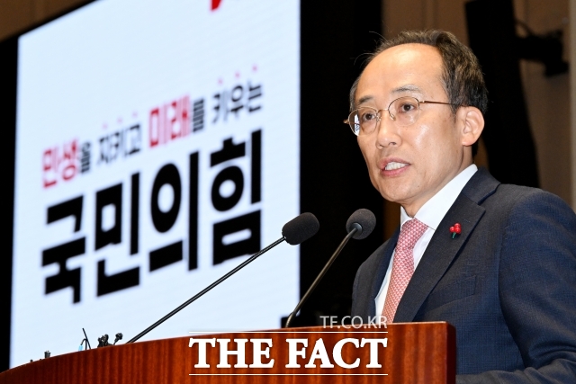 내란 사건을 수사하는 조은석 특별검사팀이 비상계엄 해제 국회 표결 방해 의혹으로 국민의힘 원내대표실 압수수색을 마쳤다. 사진은 추경호 전 원내대표. /배정한 기자