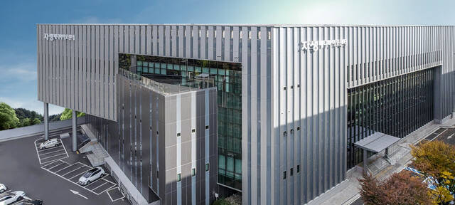 한화 건설부문은 자사가 시공하고 해안건축이 설계한 자생 메디바이오센터가 2025년 한국리모델링건축대전에서 대상인 환경부 장관상을 수상했다고 5일 밝혔다. /한화 건설부문