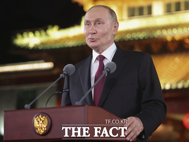 블라디미르 푸틴 러시아 대통령이 5일(현지시간) 우크라이나에 파병될 서방 국가의 군대는 러시아군의 합법적 표적이 될 것이라고 경고했다. /AP.뉴시스