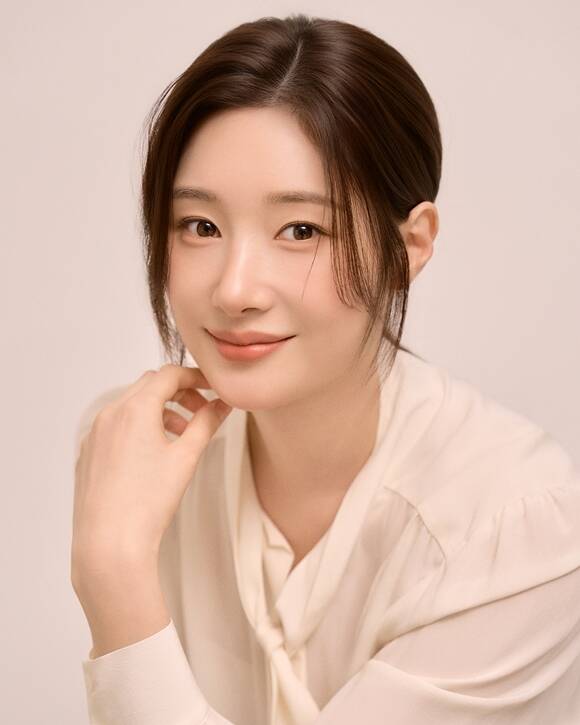 배우 정채연이 최근 서울 강남구 BH엔터테인먼트 사옥에서 <더팩트>와 만나 JTBC 토일드라마 에스콰이어: 변호사를 꿈꾸는 변호사들 종영 인터뷰를 진행했다. /BH엔터테인먼트