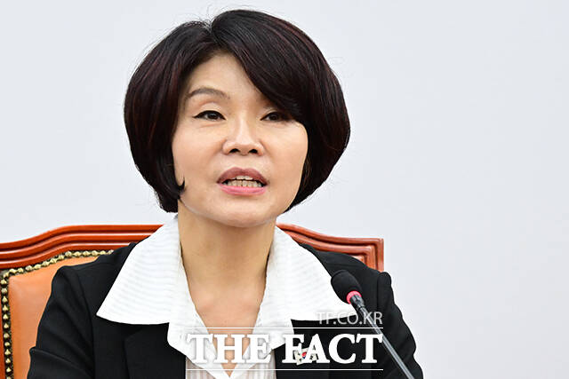 검찰청 폐지를 담은 정부조직법 개정안 처리를 앞둔 더불어민주당이 5일 내년 9월엔 공소청과 중대범죄수사청(중수청)이 작동된다고 강조했다. 사진은 한정애 정책위의장./남윤호 기자