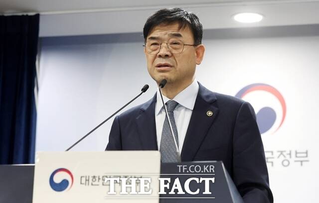 이상경 국토교통부 제1차관이 지난달 21일 오후 서울 종로구 정부서울청사에서 외국인 토지거래허가구역 지정 관련 브리핑을 하고 있다. /뉴시스