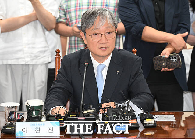 이찬진 금융감독원장이 28일 오후 서울 중구 은행연합회에서 열린 은행장 간담회에 참석해 모두발언을 하고 있다. /박헌우 기자