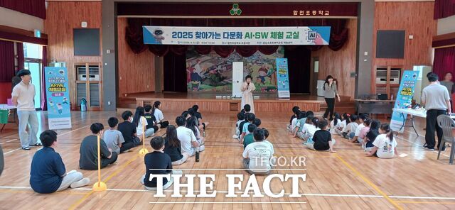 충남소프트웨어교육체험센터가 공주정명학교에서 2025 찾아가는 특수학교·다문화 AI·SW교실을 운영하고 있다. /충남교육청