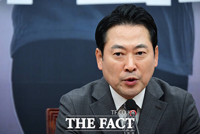 국민의힘의 남은 주요 당직 인선은 당심보다는 민심에 초점 맞춰질 가능성이 커졌다. 사진은 장동혁 국민의힘 대표가 5일 오후 서울 여의도 국회에서 조셉 윤 주한미국대사대리를 만나 인사말을 하고 있는 모습. /남윤호 기자