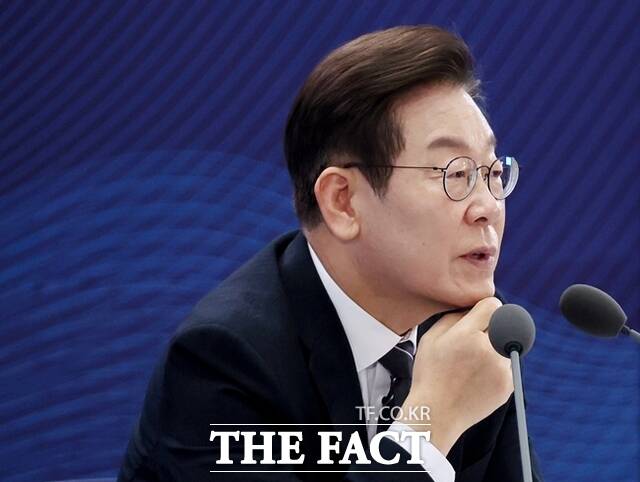 6·27 부동산 대책의 여진 속에 정부의 첫 주택 공급 대책 발표가 임박하면서, 분양시장이 숨을 고르고 있다. 이재명 대통령이 5일 인천 송도 컨벤시아에서 열린 바이오 혁신 토론회에서 발언하고 있다. /뉴시스