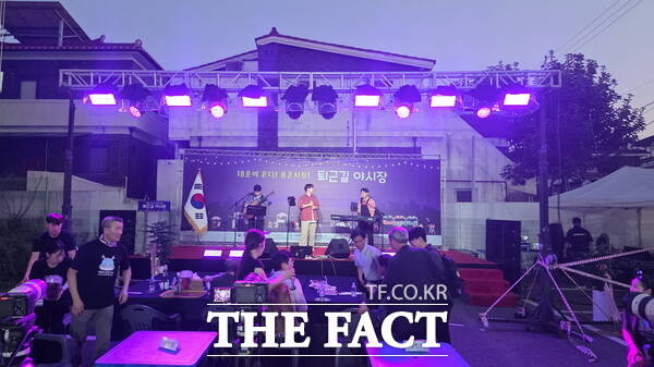 용운시장 퇴근길 야시장 개막식이 5일 오후 개최되고 있는 모습. /정예준 기자