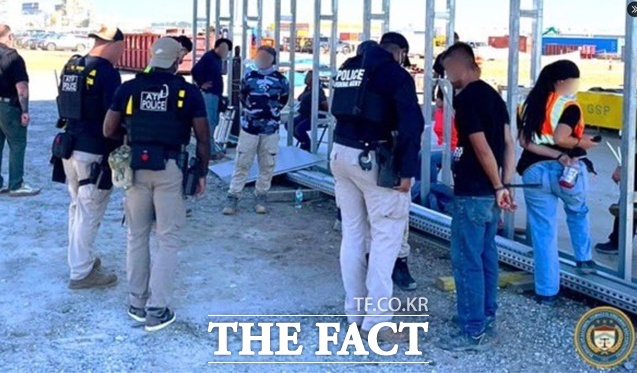 미국의 연방 수사기관인 ATF(주류·담배·화기 및 폭발물 단속국)는 조지아주 브라이언 카운티에 있는 현대 메가 사이트 배터리 공장에서 HSI, FBI, DEA, ICE, GSP 및 기타 기관과 함께 주요 이민 단속 작전에 참여했다고 현장 사진과 함께 해당 내용을 5일 SNS에 밝혔다. /ATF애틀랜타 지부 X