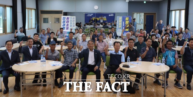 윤준병 의원이 12.3 내란 발생과 대통령 선거 등으로 잠시 멈췄던 현장 중심·지역 밀착형 소통의 대표 브랜드 토방청담(土訪聽談)을 지난 6일 고부면 동학어울림센터에서 재개했다. / 윤준병 의원실