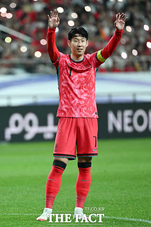 미국 원정을 앞두고 주장 논란을 빚은 손흥민 7일 미국과 친선 경기에 원톱으로 나선다./더팩트 DB