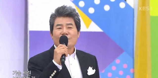 진성은 7일 방송된 KBS1 전국노래자랑 부산광역시 연제구편에서 스페셜 축하무대로 무대를 빛냈다. 연제구 개청 30주년 기념으로 진행된 이날 방송에서 진성은 그깟 팔자로 열정적인 피날레를 장식했다./KBS