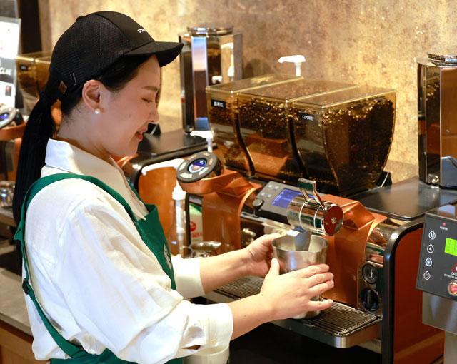 스타벅스 코리아는 바리스타 공개채용 접수를 오는 14일까지 진행한다. /스타벅스