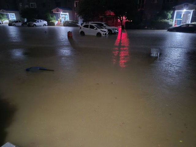 7일 새벽 전북 군산시 문화동 일대가 호우로 물에 잠겨있다. /뉴시스