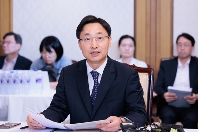 임광현 국세청장이 7일 오후 정부서울청사에서 열린 부동산 관계장관회의에서 부동산 탈세가 뿌리 뽑힐 때까지 총력을 기울이겠다고 말했다. /국세청