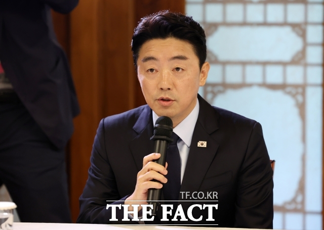 강훈식 대통령 비서실장은 7일 오후 서울 종로구 삼청동 국무총리 공관에서 열린 제3차 고위당정협의에서 미국에 구금된 한국인 근로자들의 석방 교섭이 마무리됐다고 밝혔다. /배정한 기자