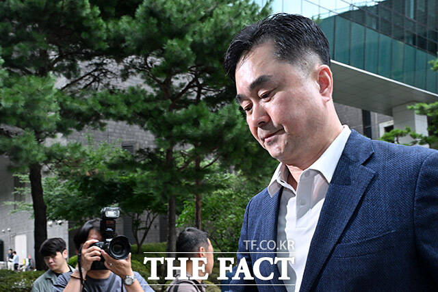 내란특검 참고인 출석하는 김종민 의원.