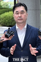  특검 출석해 취재진 질문에 답하는 김종민 의원 [포토]