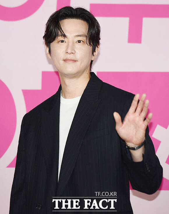 배우 권율이 배우 변요한 이하늬 등이 소속된 팀호프와 손을 잡고 제2의 도약에 나선다. /장윤석 기자