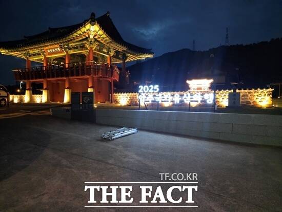 2025 양주국가유산 야행을 앞두고 운영을 시작한 경관조명이 켜진 양주관아지 앞으로 모습. /양주시