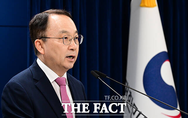 구병삼 통일부 대변인이 8일 오전 서울 종로구 정부서울청사에서 정례브리핑을 하고 있다. /임영무 기자