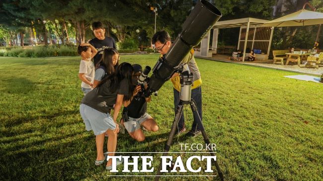 개기월식 관측행사 모습./과천시