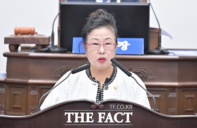 권경운 공주시의원이 8일 공주시의회 제260회 임시회 제4차본회의에서 자유 5분 발언을 하고 있다. /공주시의회