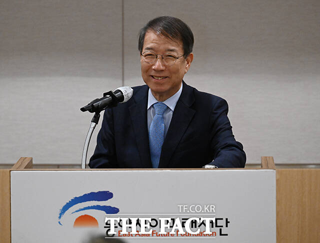 정운찬 전 국무총리가 8일 오후 서울 여의도 전경련회관 컨퍼런스센터에서 열린 대한민국의 현재와 미래를 말하다에서 특별강연을 하고 있다. /박헌우 기자