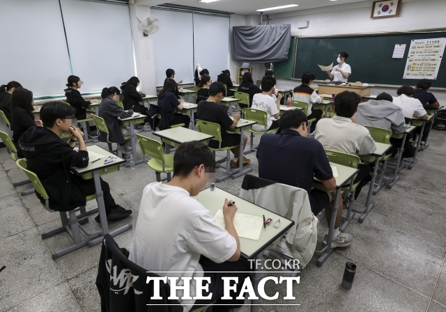 한국교육과정평가원(평가원)은 8일 수능 응시원서 접수 결과를 발표했다. 사진은 서울의 한 고등학교./더팩트 DB