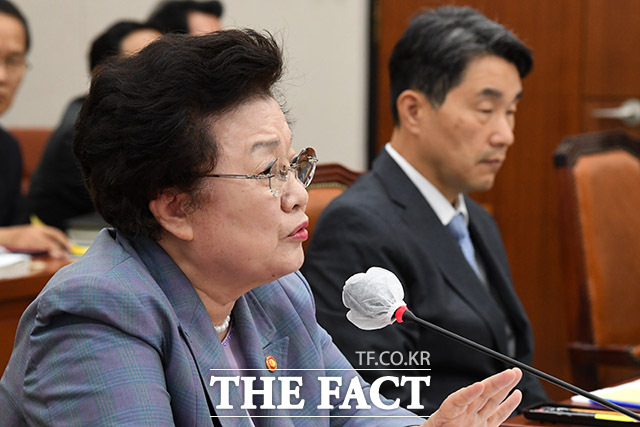 특검팀은 이배용 전 국가교육위원장의 귀금속 공여 의혹과 관련해서도 지난 5일 김 여사의 모친 최은순 씨와 오빠 김진우 씨 등이 운영하는 요양원을 재차 압수수한 것으로 확인됐다. 특검팀은 지난 7월에도 김 여사 일가의 요양원을 압수수색했다. /국회=남용희 기자