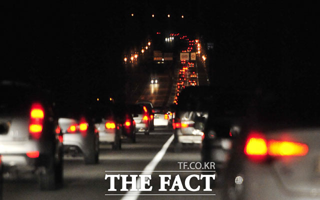 서울시는 서부간선도로 평면화 대신, 기존 도로 용량을 확대하고 지역을 연결하는 기능을 향상하는 새로운 방향으로 추진한다고 8일 밝혔다. 사진은 기사의 특정 사실과 무관하다. /더팩트 DB