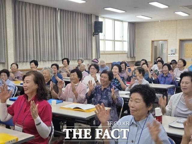 함평군이 은빛건강대학 가을학기 개강식을 개최하고 있다. /함평군