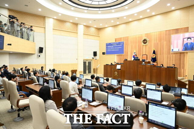 세종시의회가 8일 제100회 임시회 제2차 본회의를 열고 있다. /세종시의회