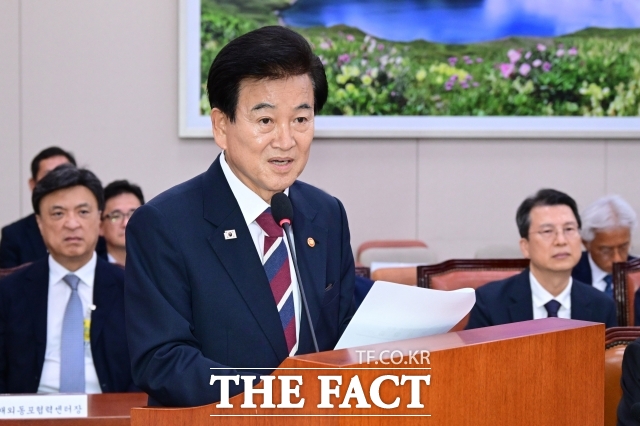 정동영 통일부 장관은 8일 김정은 북한 국무위원장의 중국 전승절 80주년 기념 행사 참석과 관련해 참석 조건으로 (중국 측에) 비핵화를 거론하지 않을 것을 강력히 요구했을 것으로 추정한다고 밝혔다. /국회=남윤호 기자