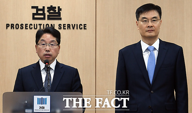 사법정의바로세우기시민행동(사세행)이 8일 인천세관 마약 관련 수사를 무마했다며 노만석 검찰총장 직무대행(왼쪽)을 직권남용과 직무유기 혐의로 고위공직자범죄수사처(공수처)에 고발했다. /이새롬 기자