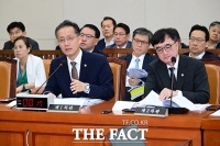  기재위 전체회의 출석한 이형일·임기근 차관 [포토]