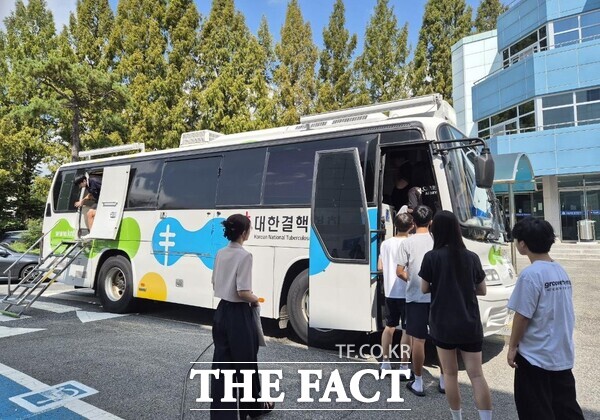 계룡시가 관내 청소년들을 대상으로 학생 결핵 검진을 실시했다./계룡시