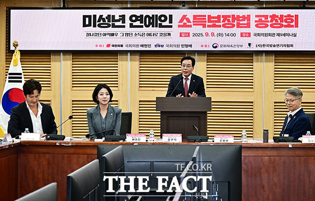 축사하는 송언석 국민의힘 원내대표(왼쪽 세번째).