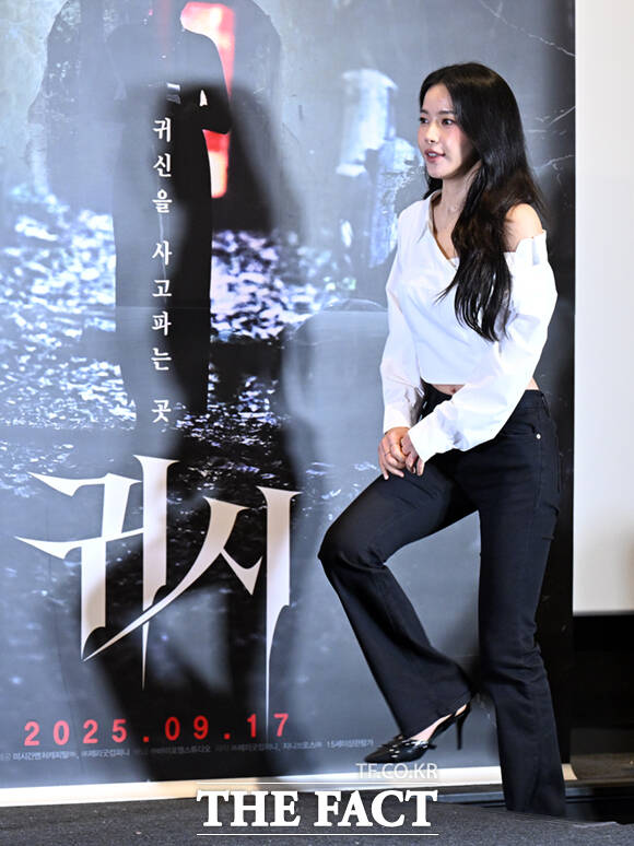 마마무 솔라가 9일 서울 용산구 CGV 용산아이파크몰에서 열린 영화 귀시 언론시사회 및 기자간담회에 참석하고 있다. /이새롬 기자